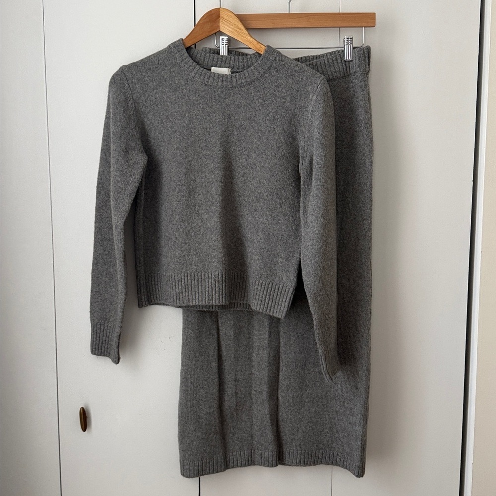 H&M Charcoal Pencil Skirt - NWT - Picture 4 of 4